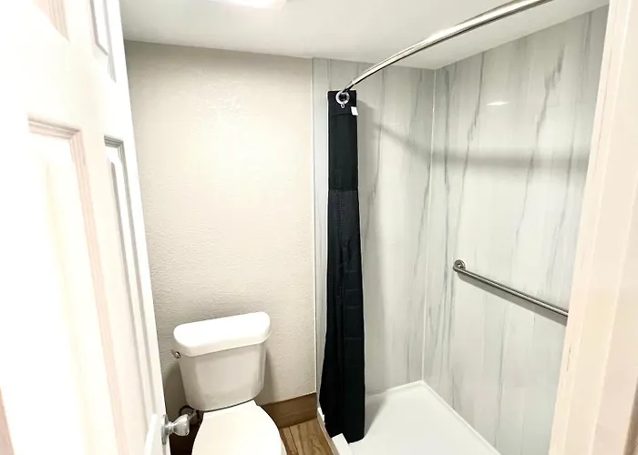 Hotel Economy Extended